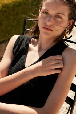 Women ARCAA Emma Vest - Black