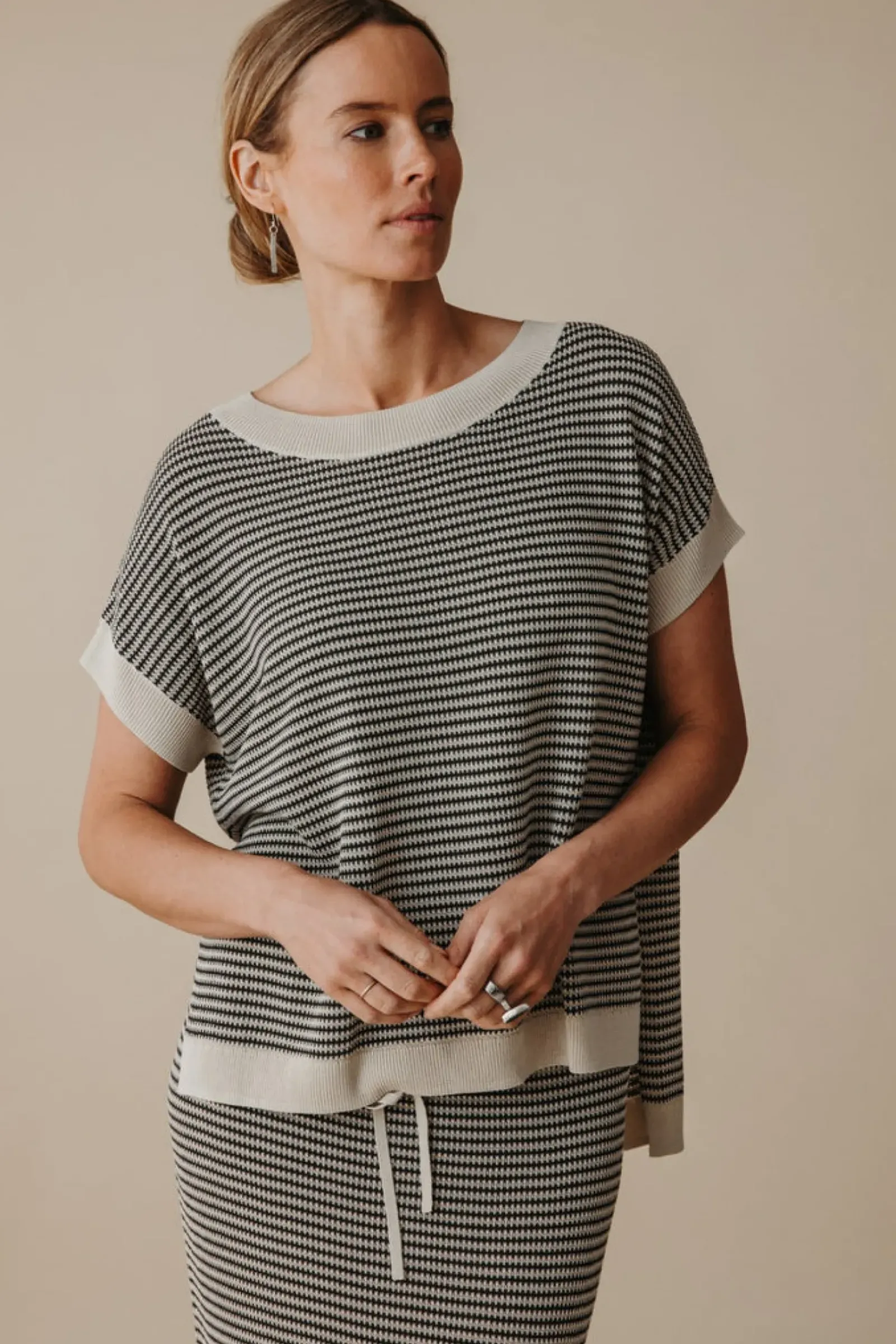 Women Talamaya Lattice Short Sleeve Pullover - Washed Black & Soft Gold