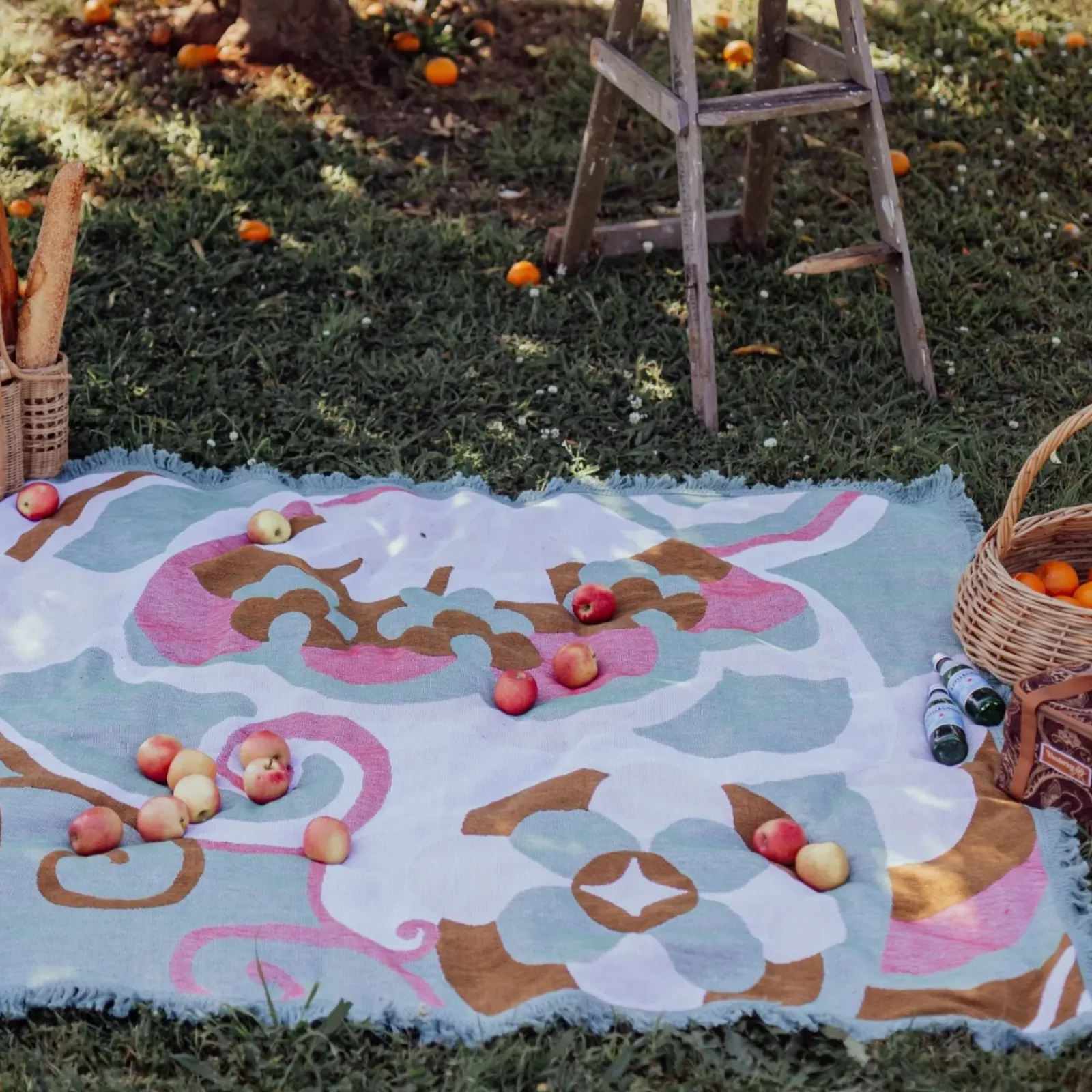 Wandering Folk Woven Throw - Kaleid Mist